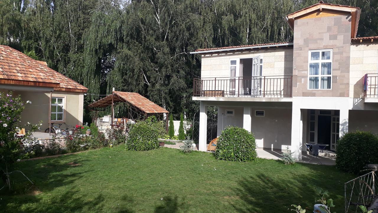 Zaton Guesthouse Чолпон-Ата Екстериор снимка